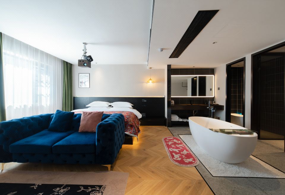 Snow Moon Intelligent King Room