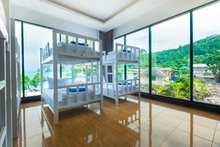 8 Beds Mixed Dormitory Seaview