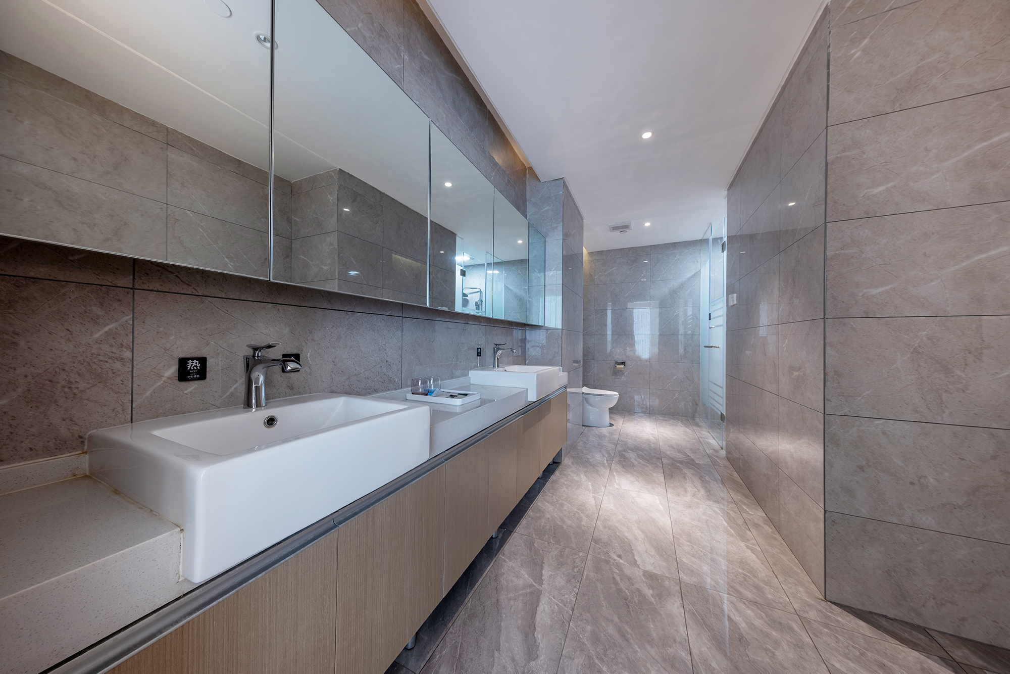 观云·天际山景情侣大床套房[4层隔音+城市天际+80S一级抗菌防蟎亲肤布草]