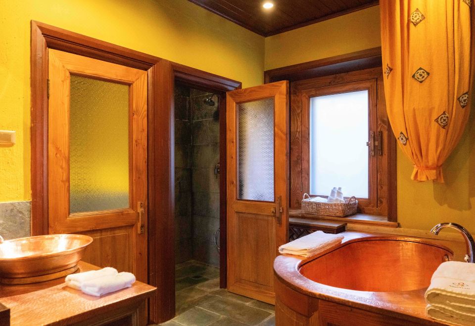 Songtsam Shangri-la LinkaSuperior Room (Double bed)