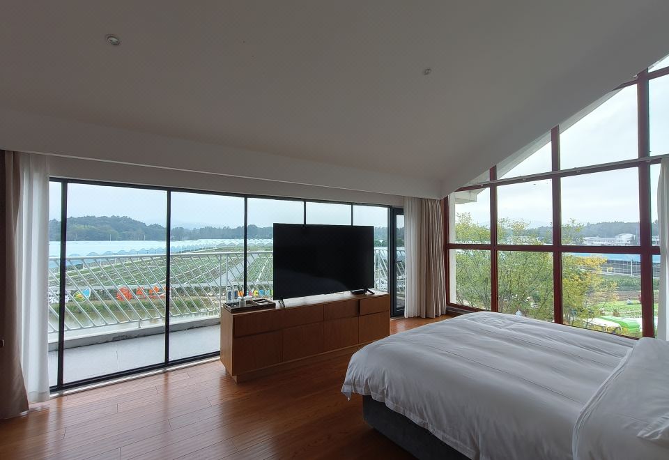 Guestroom - Mountain-View