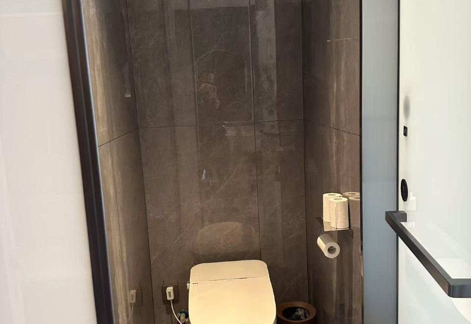 R时尚大床房（智能客控）