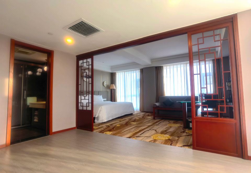 豪華大床間（保險箱+加濕器+小冰箱）