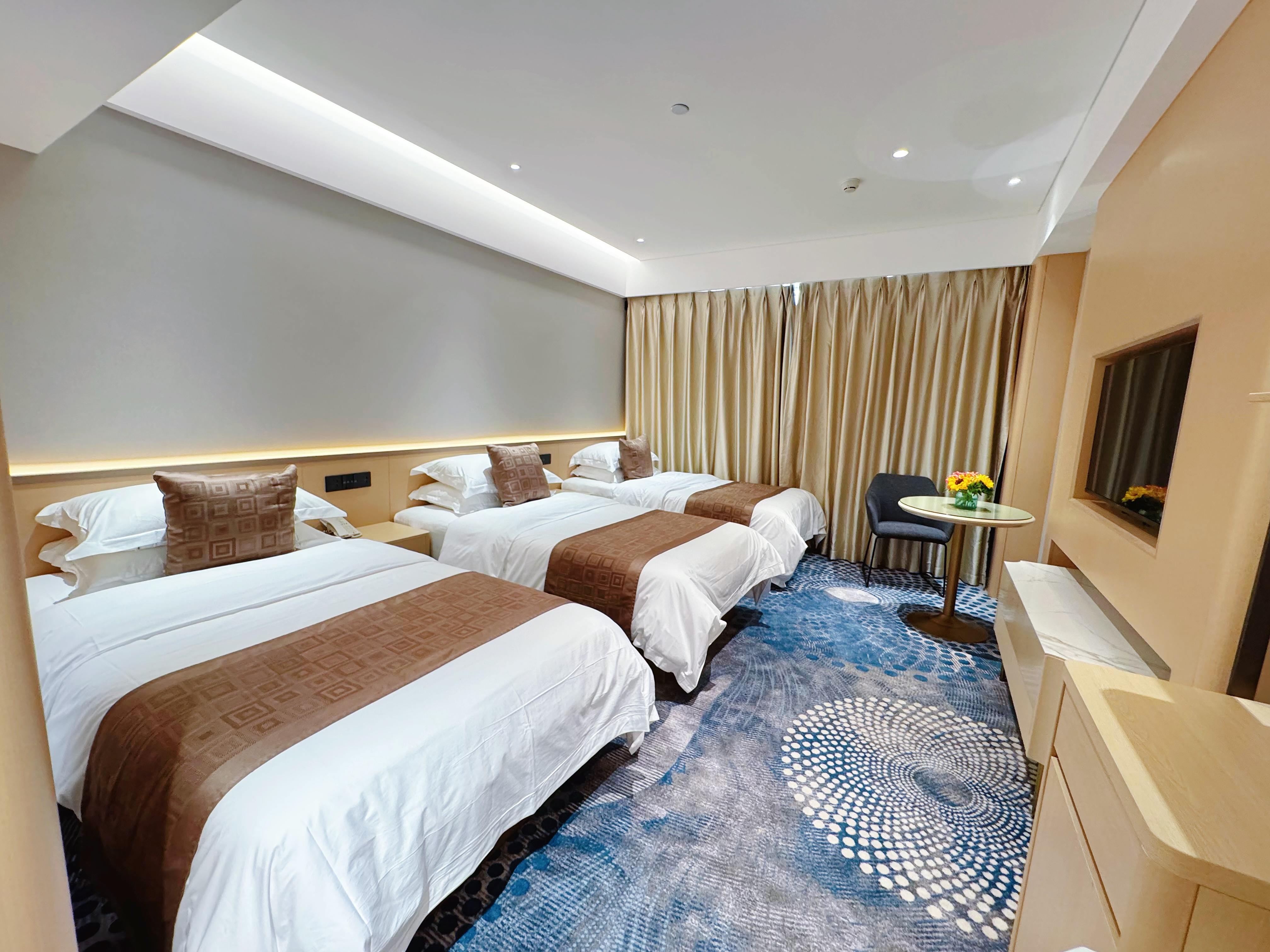 豪华三人间（金可儿床垫）