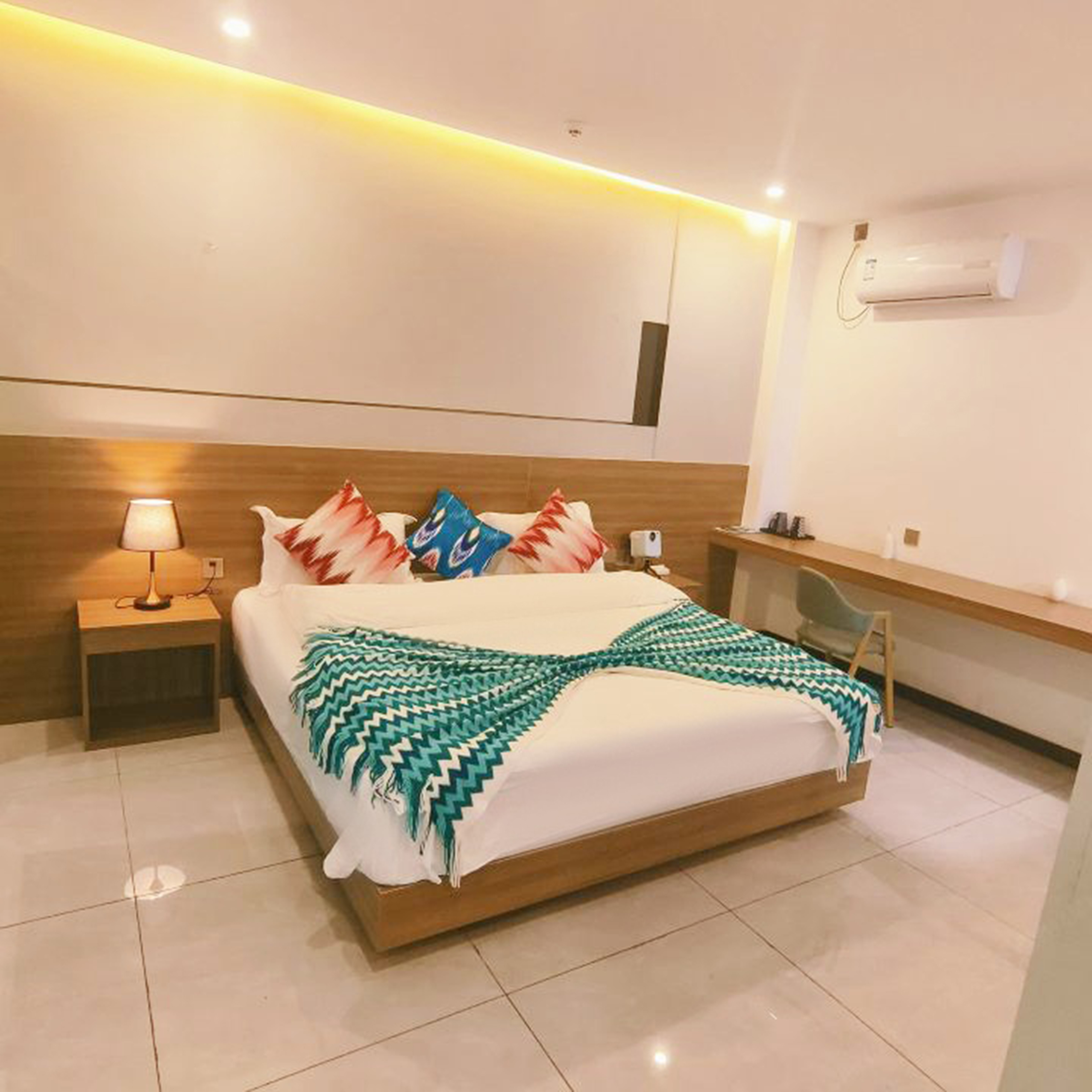 云烟豪华大床房（独立空调）