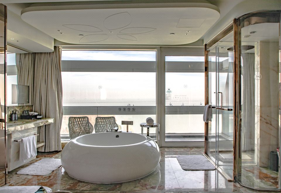 太湖日出·180°圆浴湖景大床房（观湖圆浴缸）