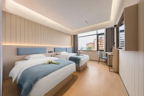 Xingcheng Hotel (Bijie Weining Caohai Railway Station)