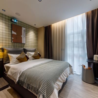 SUPER Cinema趣玩-陽光大床房『巨幕影音+騰訊VIP』 香蕉FUN飯店（景田地鐵站店）優惠