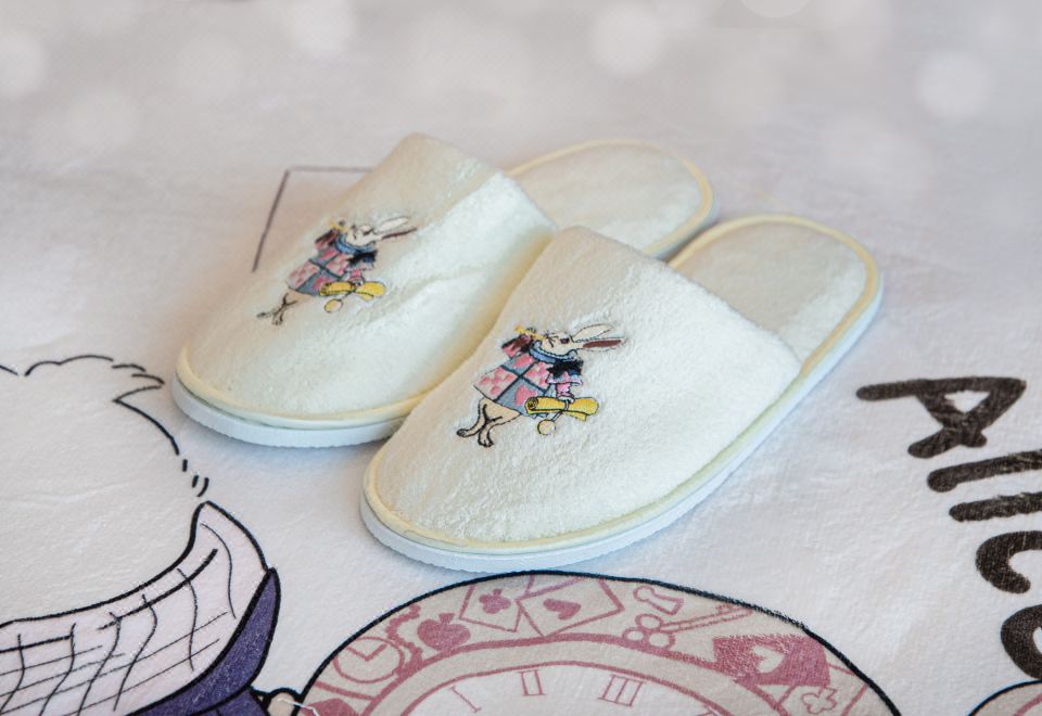 The Langham HefeiAlice In Wonderland Theme Room