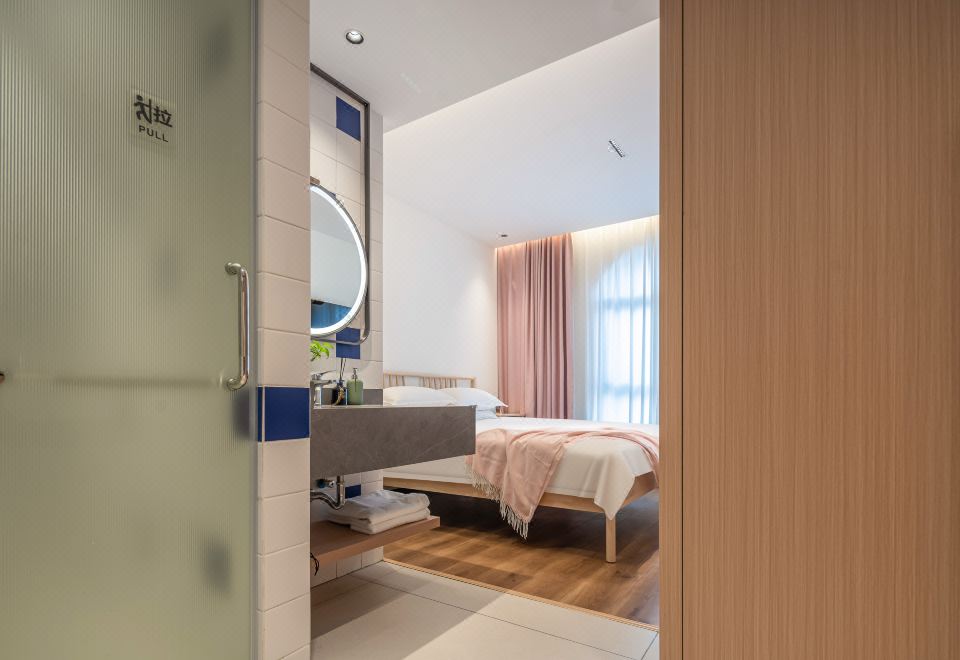 Morning·聽海輕奢大床房