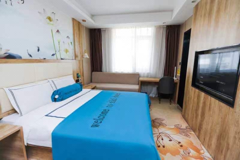 智选大床房（360度手机支架+房间内置充电器）