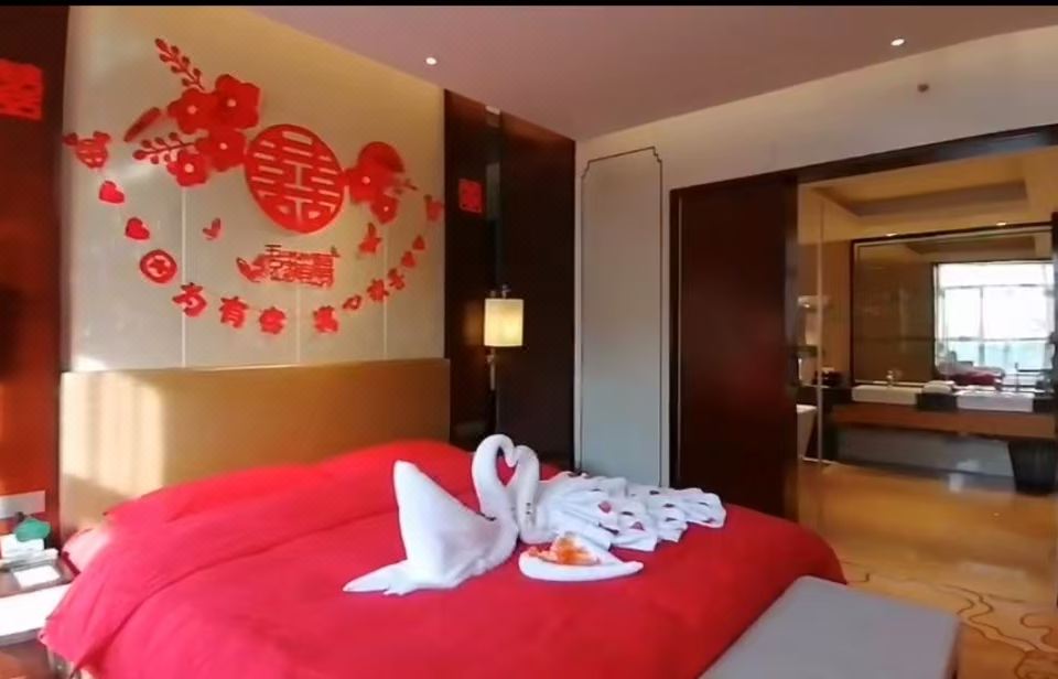 豪華套房（全景落地窗+智能客控+智能馬桶+乳膠床墊）