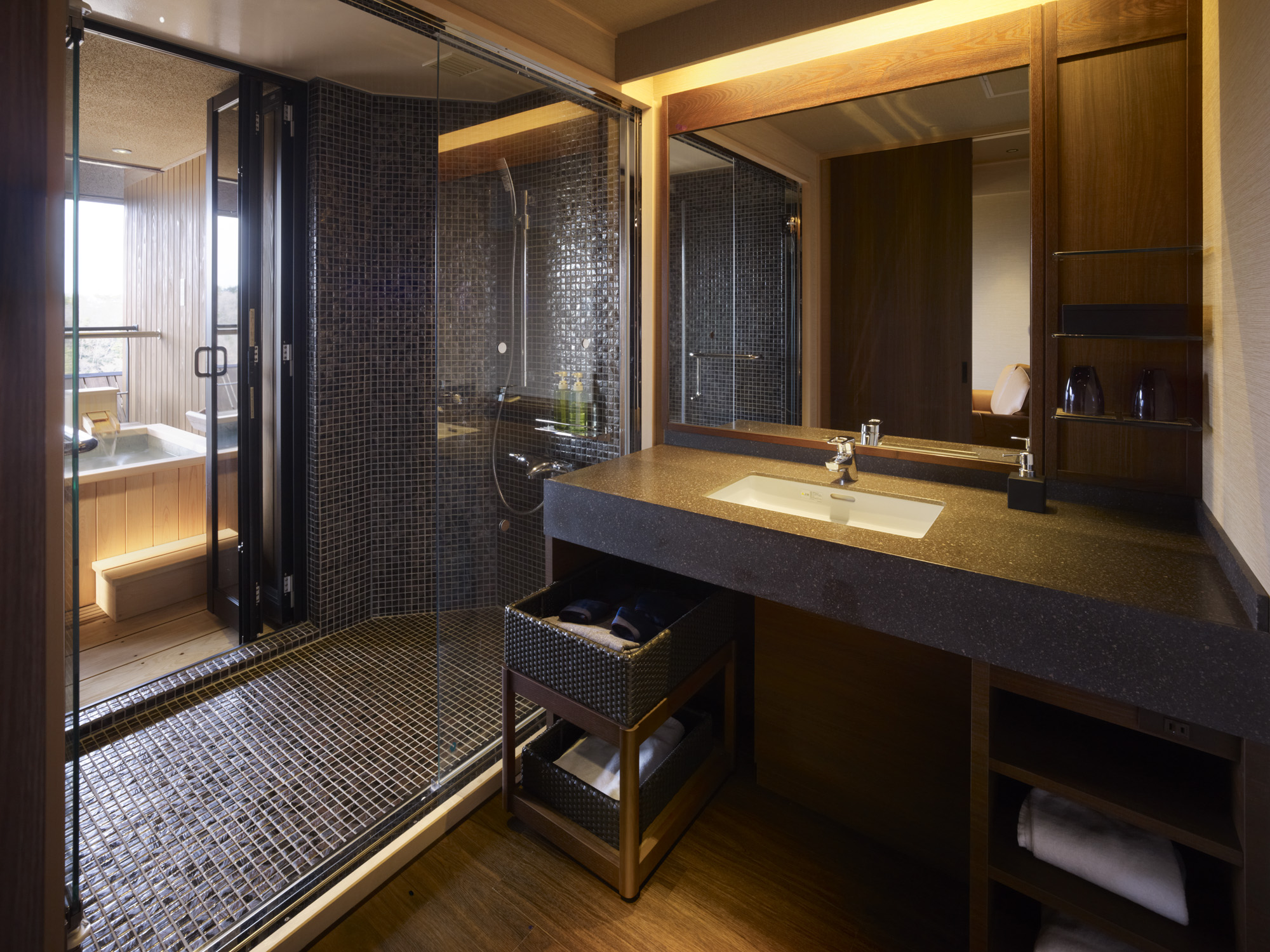 富士山侧温泉露天浴池（2号楼无障碍西式房间）