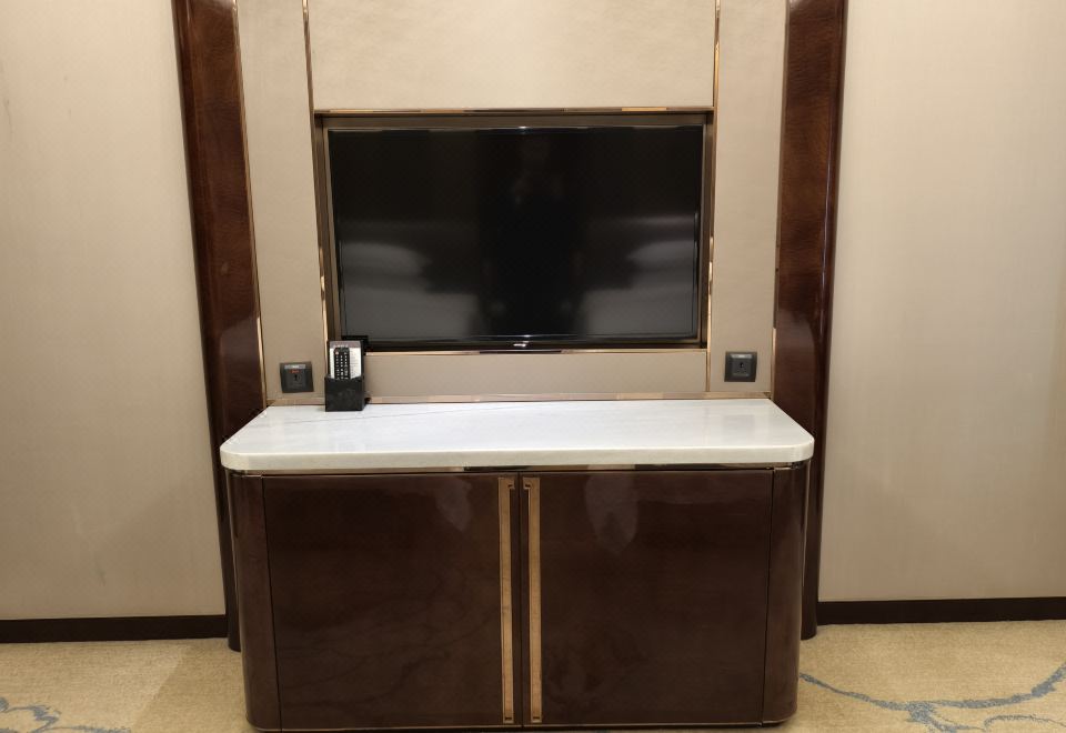 家庭雙床房 【1張超大床+1張小床】