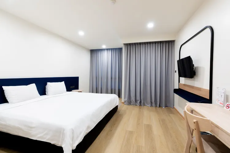 ห้องดีลักซ์ เตียงใหญ่ 1 เตียง