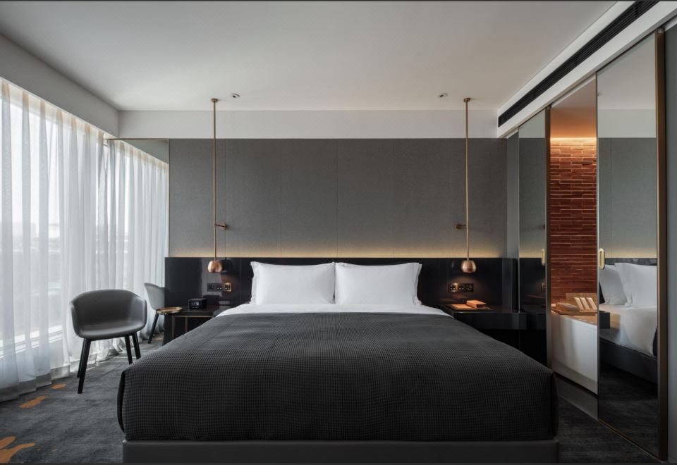 豪华大床房（智能客控+睡眠窗帘+ROSSLYN法国洗护用品）