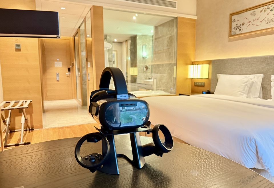 Crowne Plaza Hangzhou One Thousand Island LakeVR Theme Superior Queen Bed Room (VR Panorama Virtual Battlefield + Star Cinema)