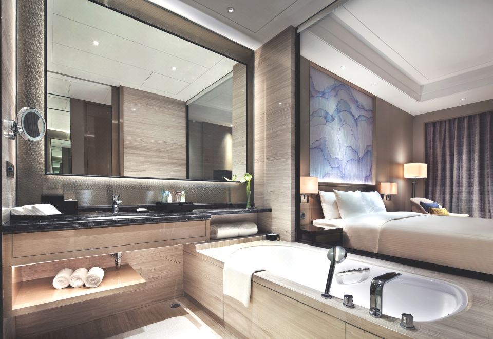 豪華大床房-大浴缸-金可兒床墊-熱帶雨林花灑