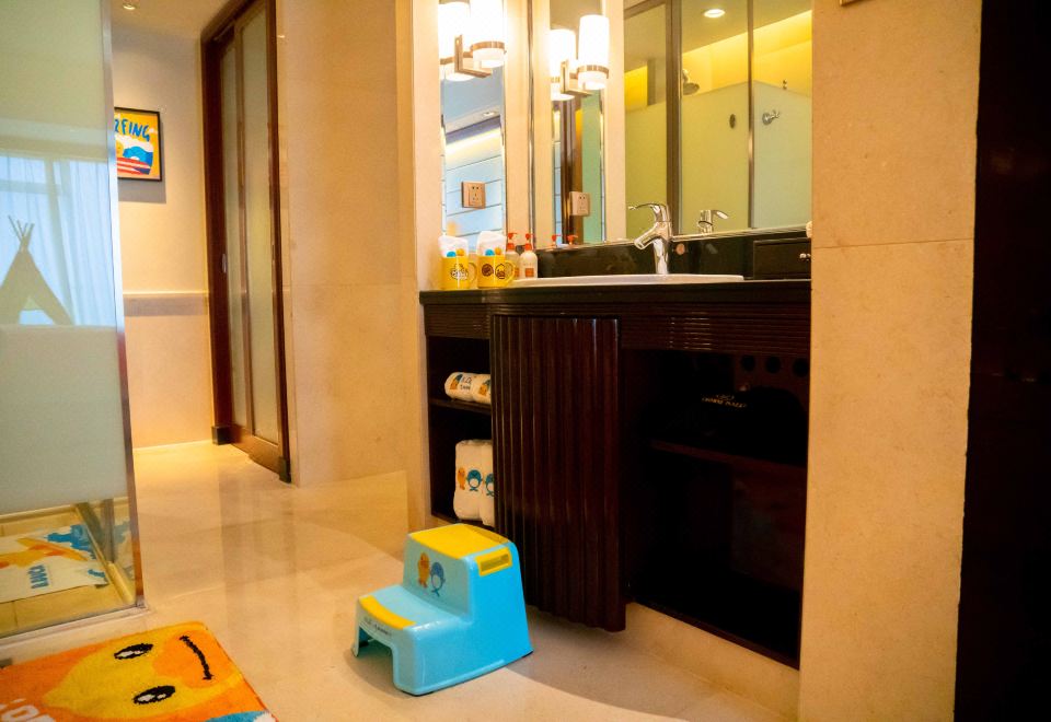 “小黃鴨”歡樂親子城景大床房