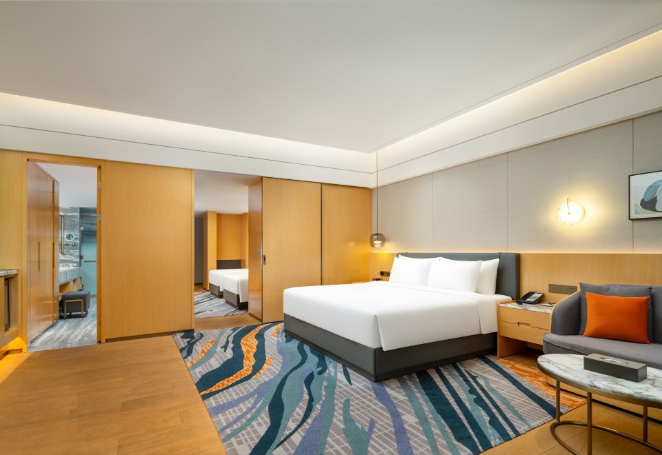 泡池湖景家庭房