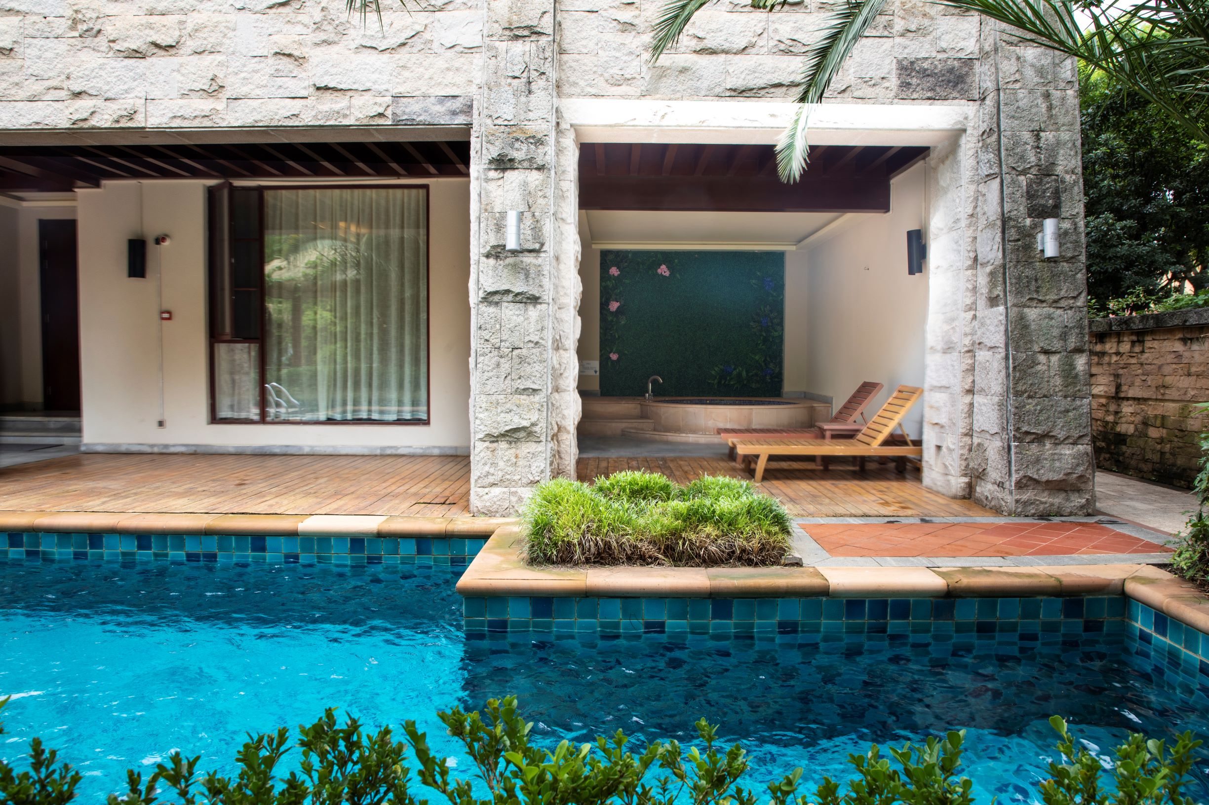 别墅豪华泡池家庭套房（一室一厅+2个榻榻米）