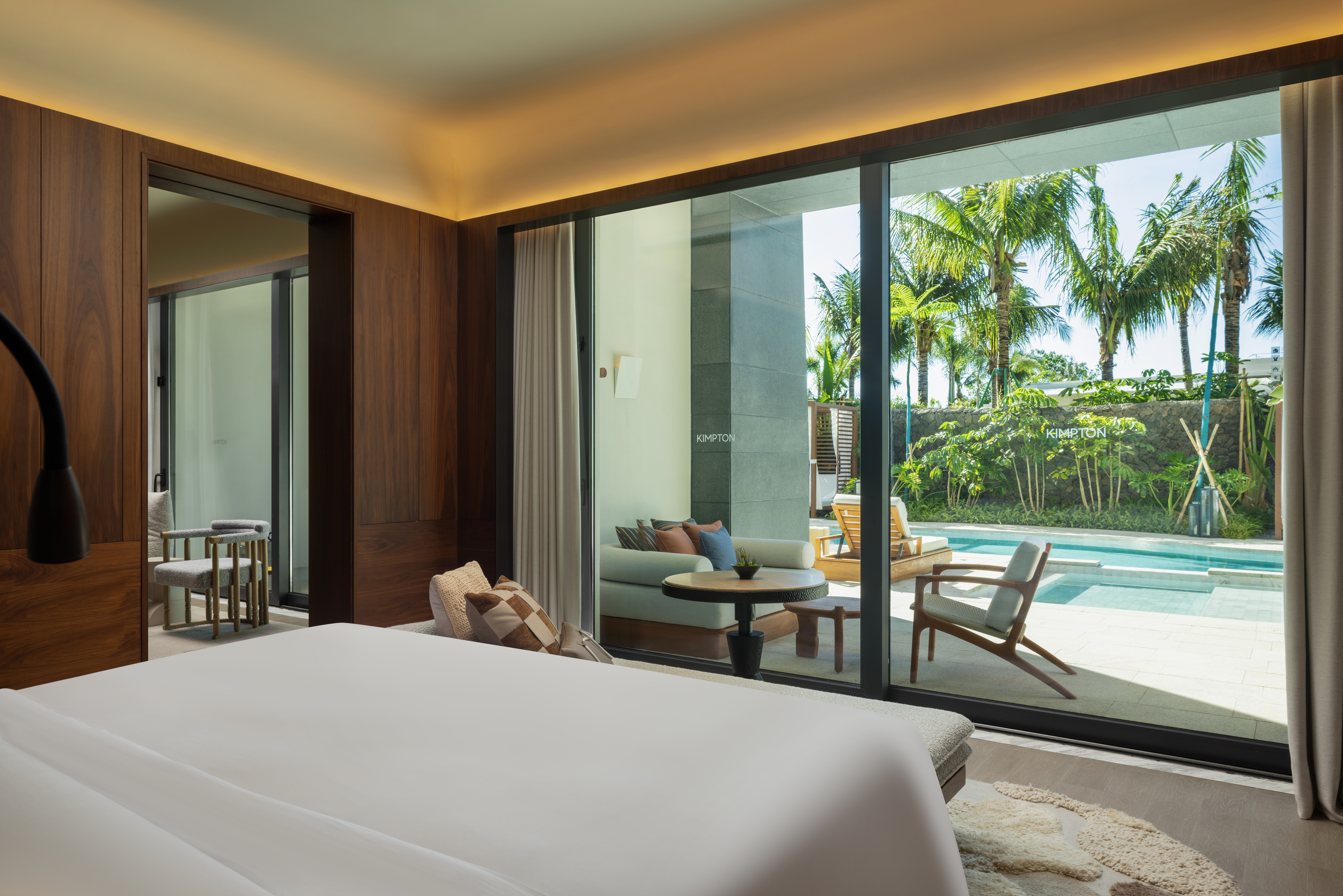 单卧泳池联通-大床房（带萌趣上下床）