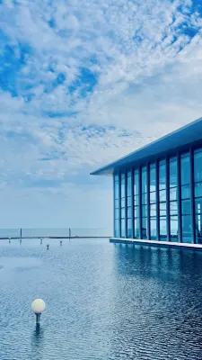 Zhonghai Vacation Homestay (Shantounan Railway Zhonghai Golden Coast Water Park)