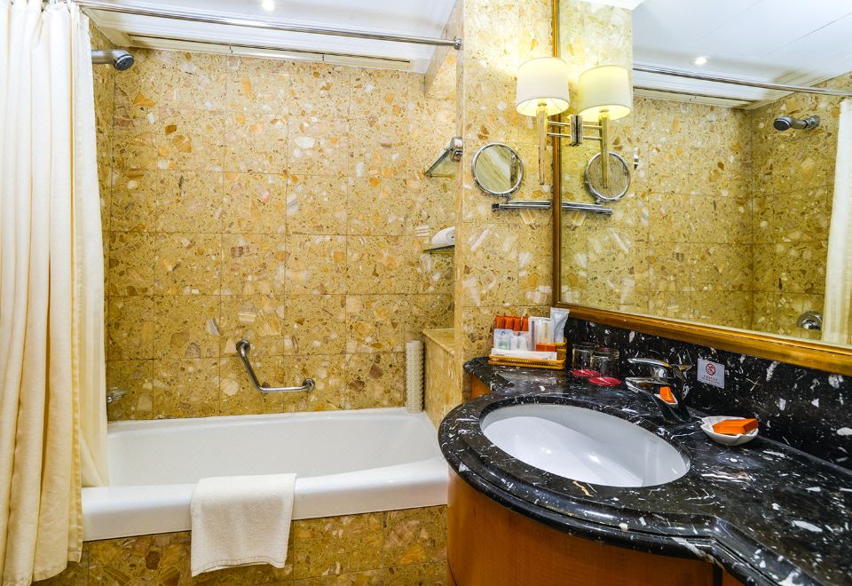 Crowne Plaza QingdaoCrowne Plaza Executive Room-King Bed