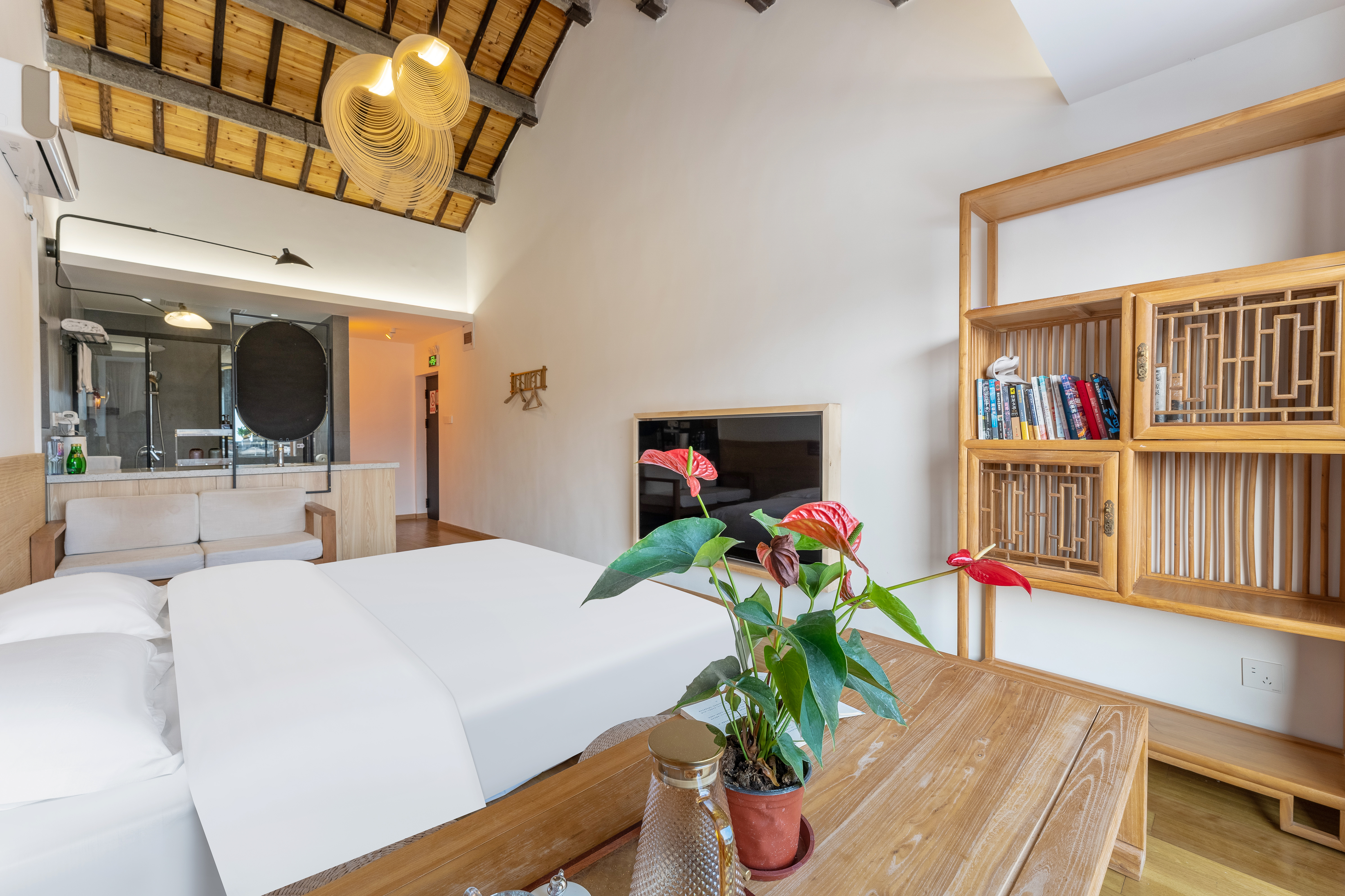 东井·榻榻米房丨小冰箱+高清电视+古桥河景