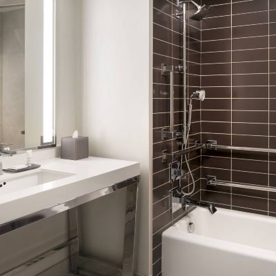 行政套房, 1 間卧室, 無障礙, 無煙房 （Mobility w/ Tub） 歐文斯貝特魯姆購物中心萬豪酒店優惠