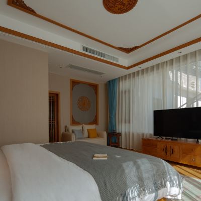 納主陽光·浴缸大床套房「Rooftop日照金山觀景平台+記憶床墊+智能客控」 納主·空中庭院設計師雪山觀景民宿（麗江城日照金山店）優惠