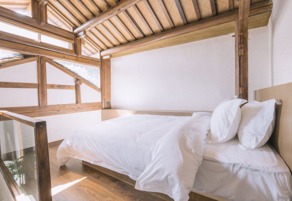 雪友-loft双卧峡谷梯田景观家庭房