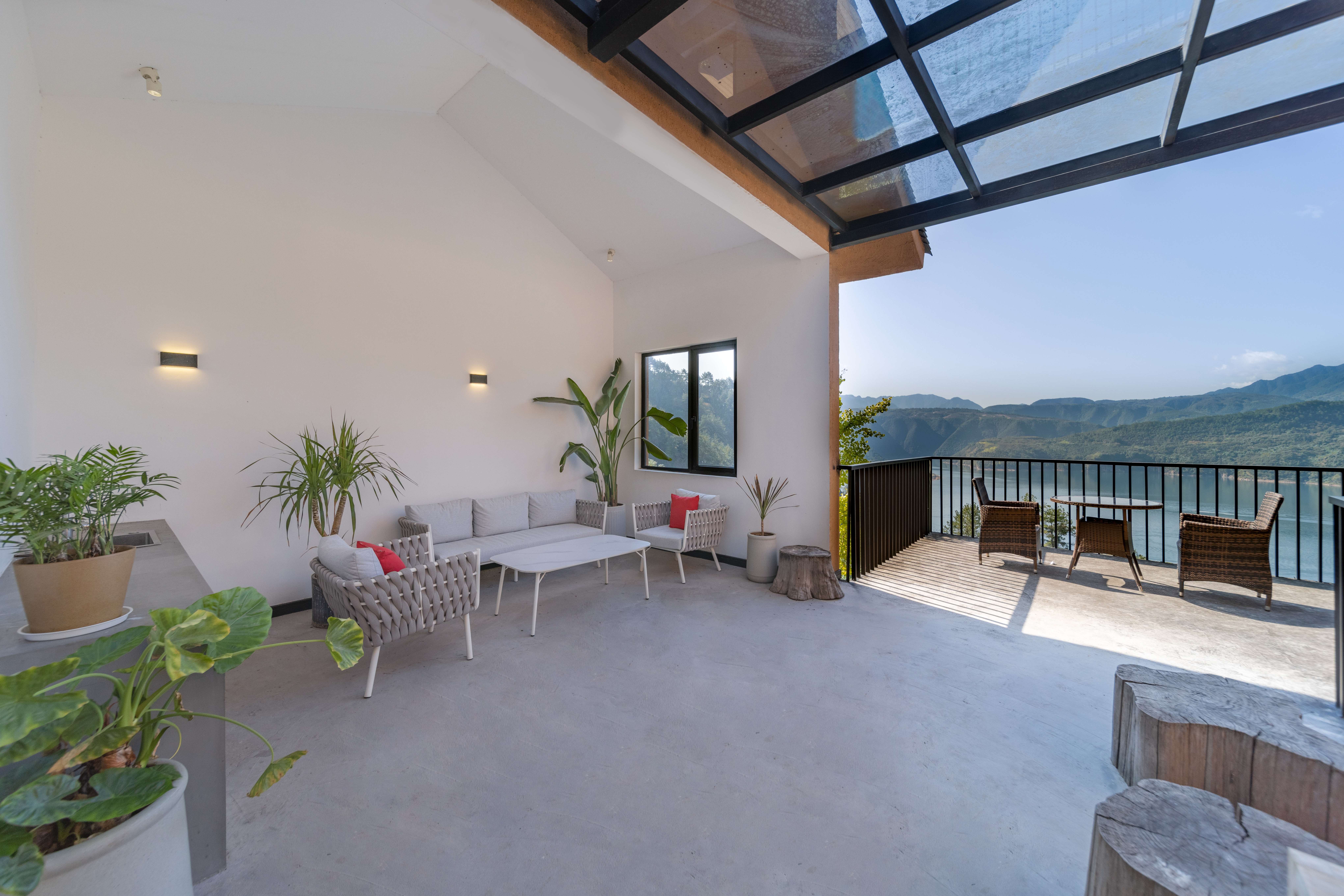 溪云里11房包栋|无边泳池|特色行廊|日光躺椅|休闲酒吧|阳光花园