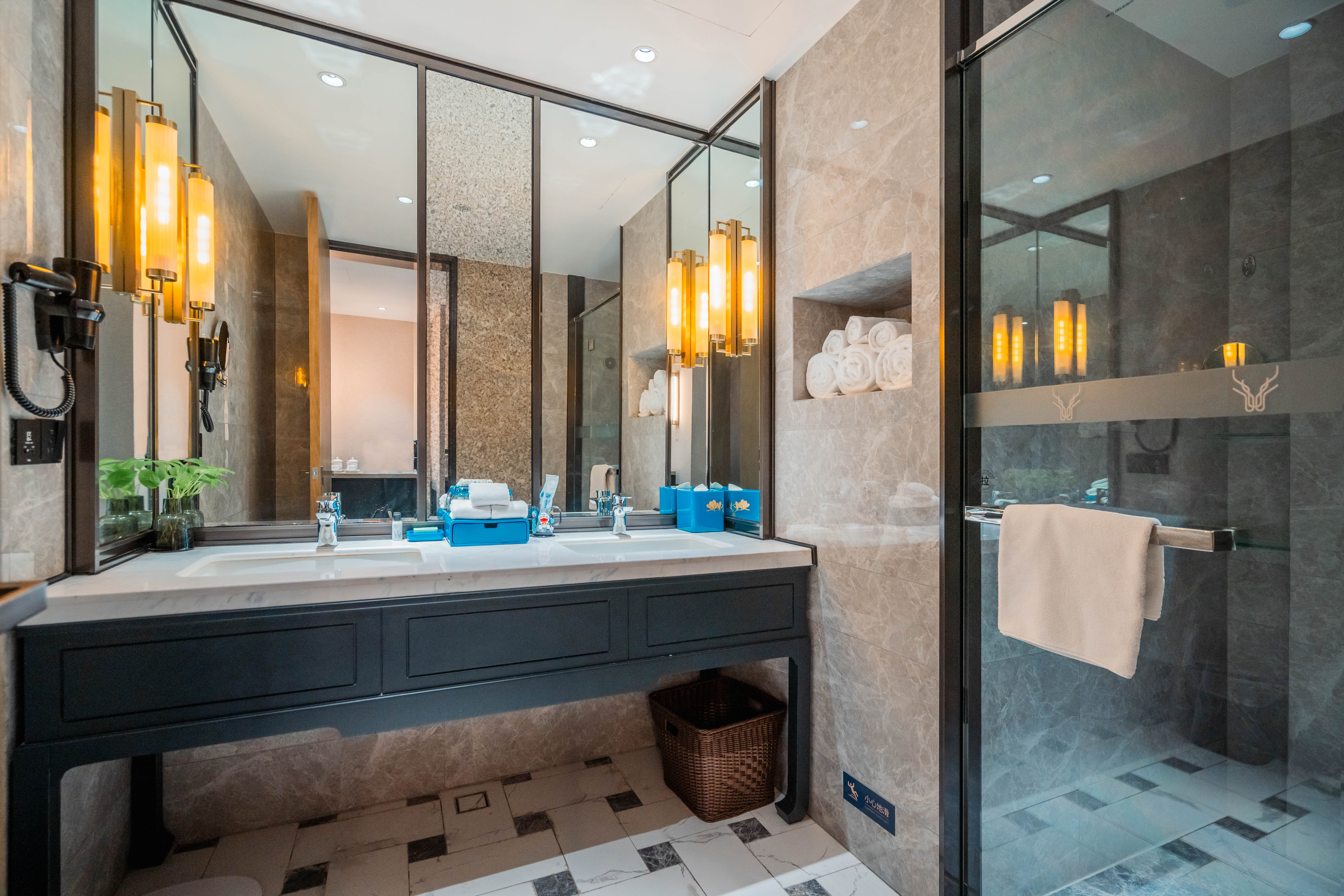 港府洲际家庭房