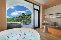 Lijiang Moon View · Quiet Holiday Lakeside Hotel (Guilin Two Rivers & Four Lakes Area) Hotel di 