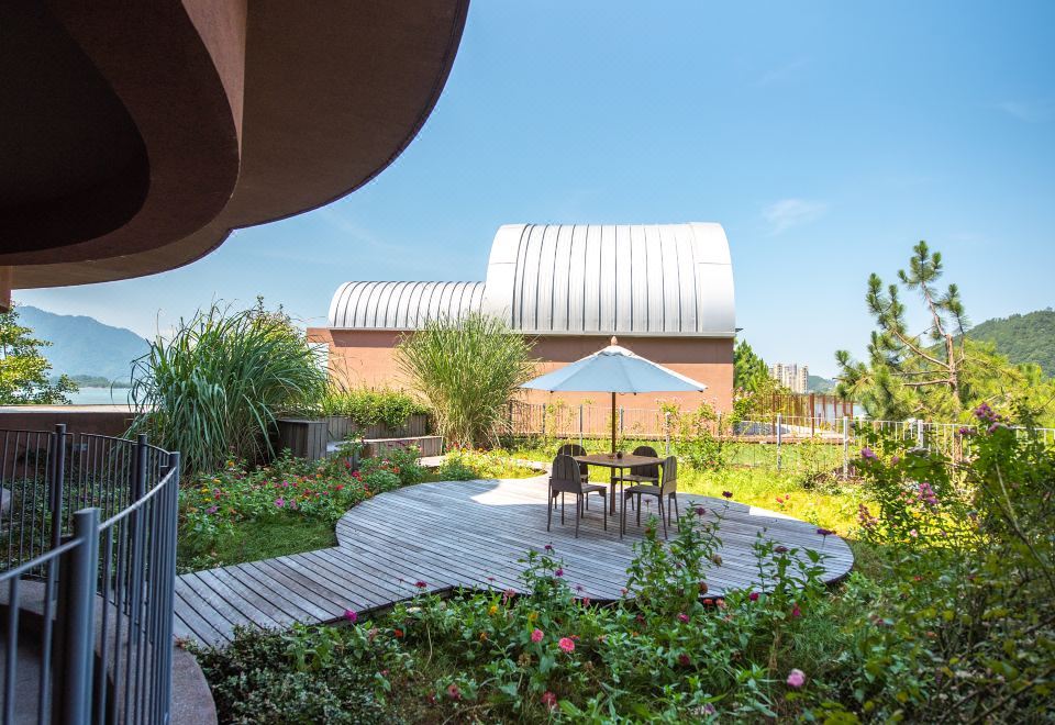 豪華湖景私家花園雙臥家庭套房