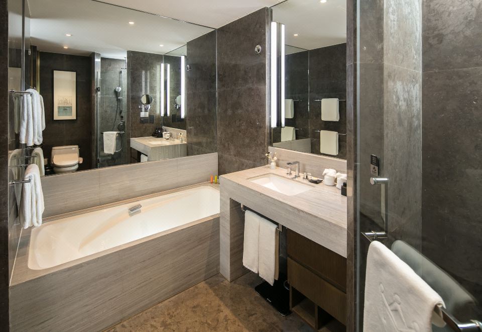 Grand Kingtown Hotel WuxiSuperior Hypoallergenic Double Bed Room (Acca Kappa Bath Products)