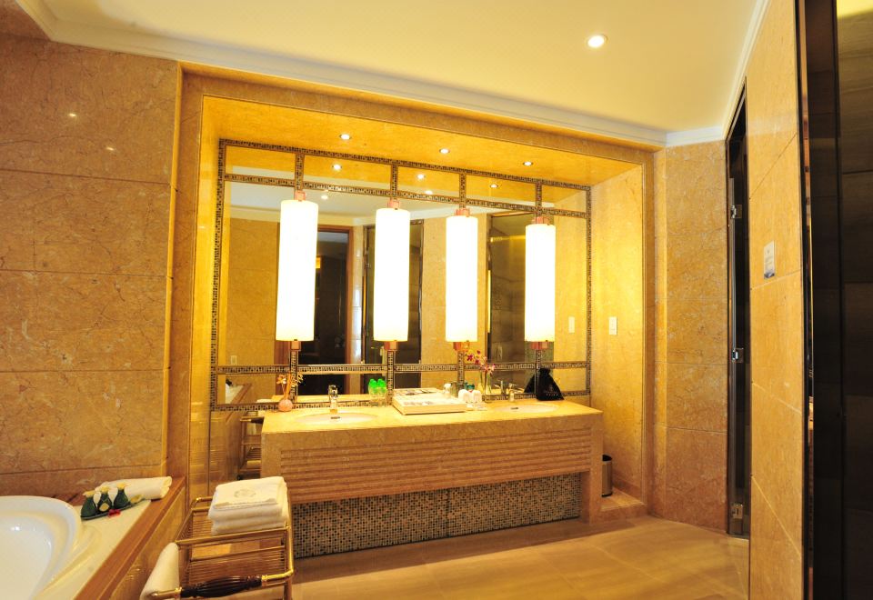 Regal Palace Resort HuidongPremier Suite - Sea-View