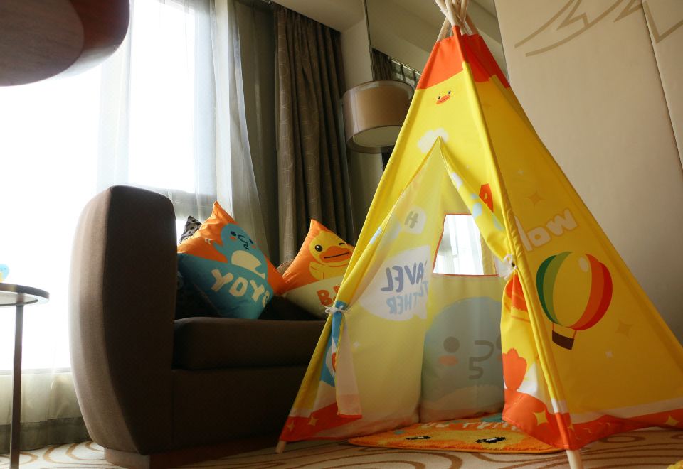 Holiday Inn Shanghai HongqiaoB.DUCK Theme Family Room