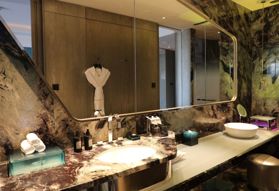 奇妙湖景客房大床房