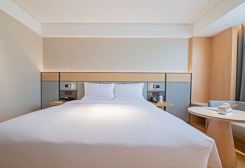 JI Hotel (Chengdu Taikoo Li 339 Tianfu Panda Tower)Superior Memory Foam Double Room
