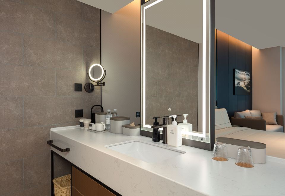 行政大床房（深睡床品+投屏電視+小冰箱+智能客控）