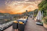 Tianqingshe Riverview Homestay (Phoenix Ancient City Lijiang Branch) Hotels in 
