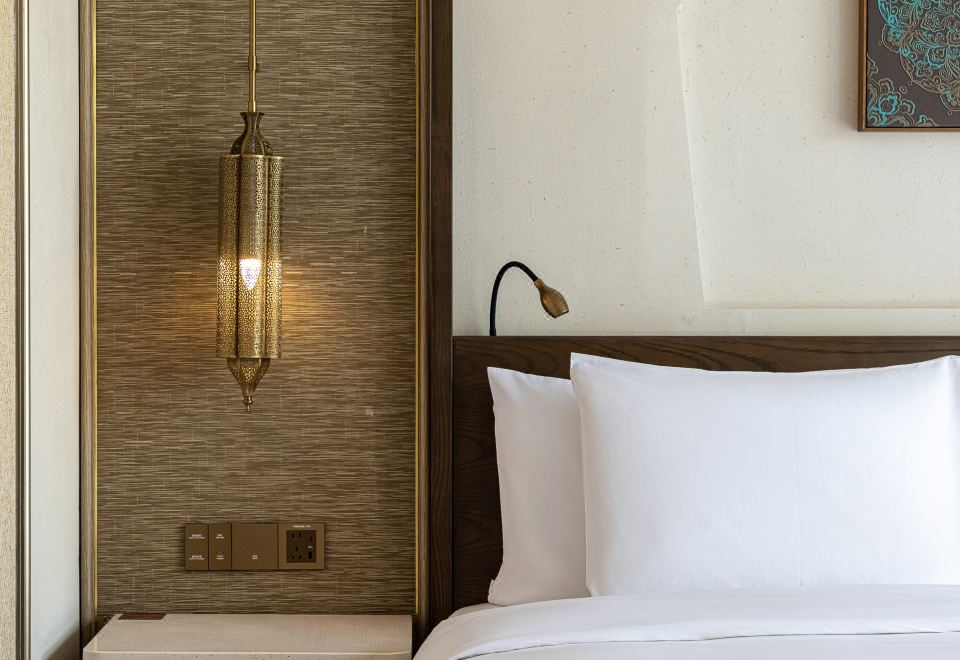 漠语听沙大床房（鸣沙山景+悦碧施洗护用品）