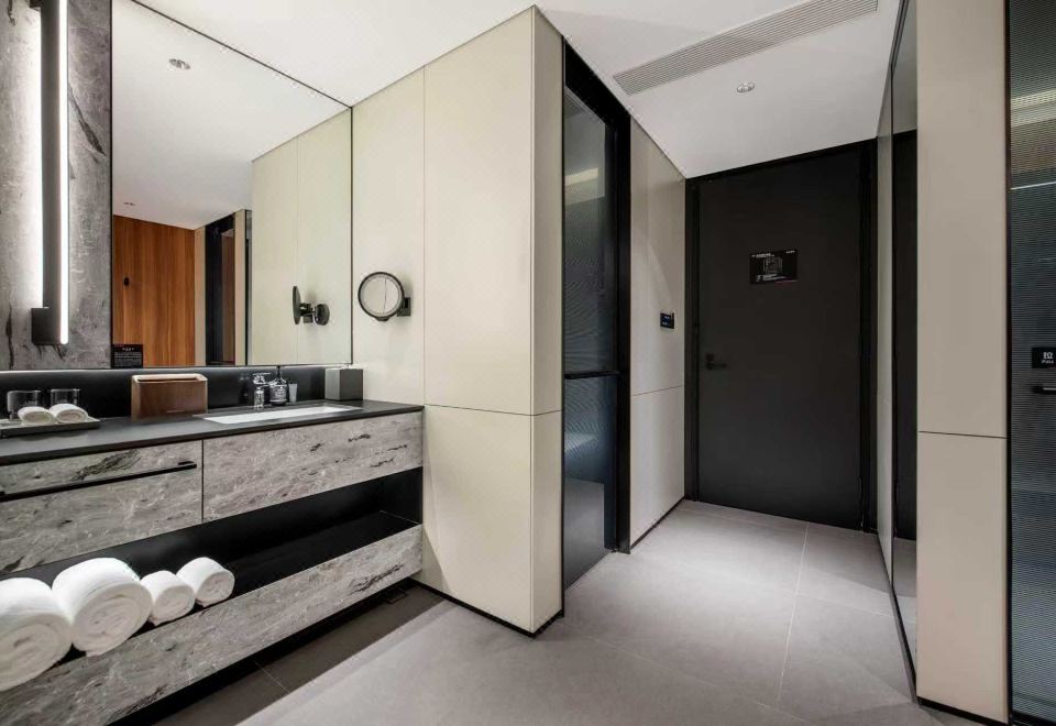 城際高級房-大床（德國唯寶沐浴系統+絲漣床墊）