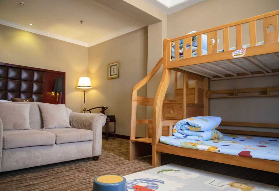 Qianmen Jianguo HotelFamily-friendly Family Room