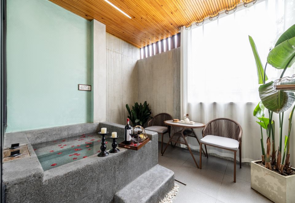 禧山Zephyr Springs｜花园私汤影院度假美宿（青城山高铁站店）Queen Room