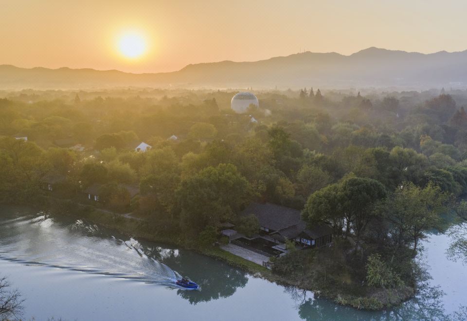 豪华湖景泳池双卧别墅