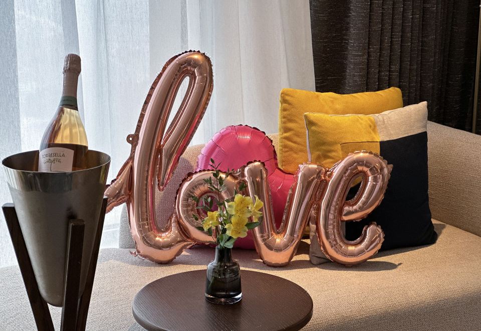 情侣开放式套房