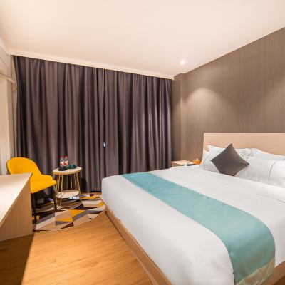 景緻大床房（高層景觀） 花田酒店（廣州芳村花地灣店）優惠